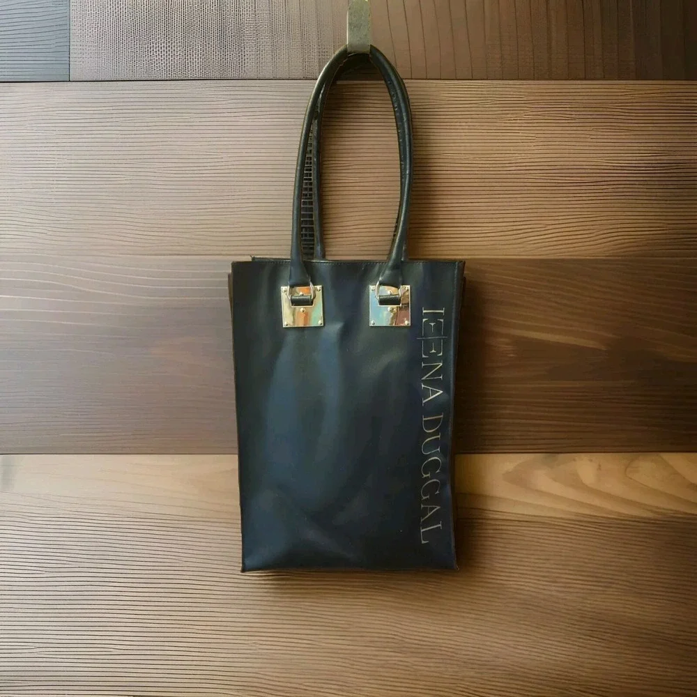 Vintage Black Shoulder purse w/logo IEENA DUGGAL‎ Designer Tall leather Tote